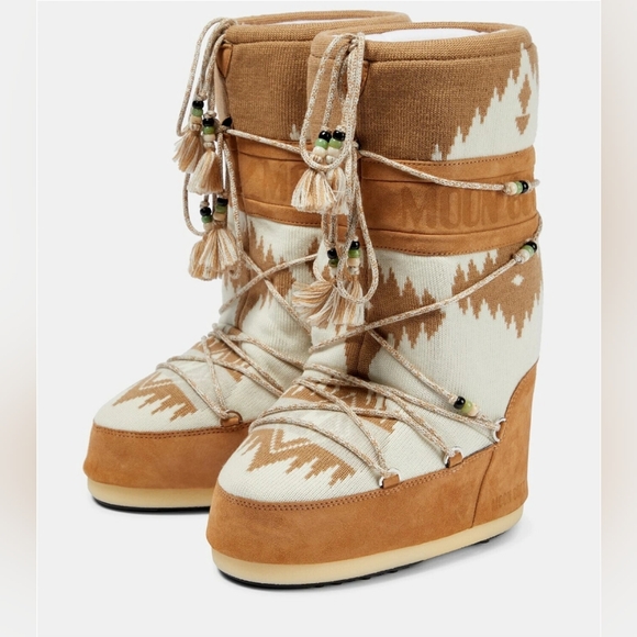 SOLD Alanui Moon Boots - Picture 9 of 10